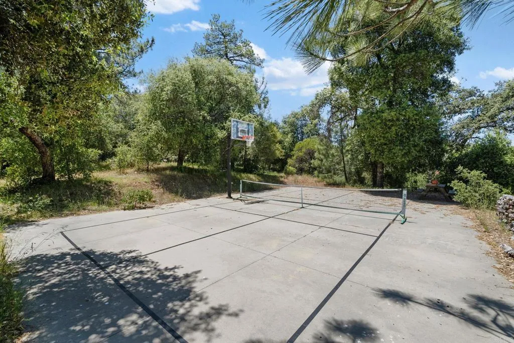 https://cdn.realtyfeed.com/cdn/127/306337985/ecb28b339aabde93ff10688a60d920a3.webp