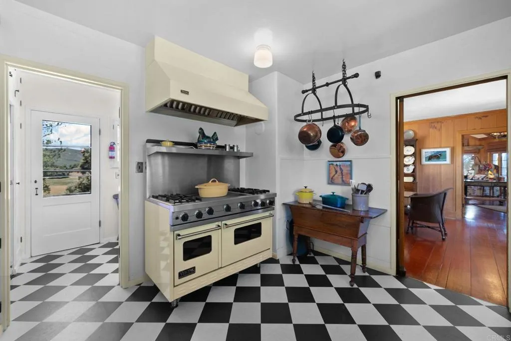 https://cdn.realtyfeed.com/cdn/127/306337985/ef01cc2bf6a1270a0f5608442f5e15b6.webp