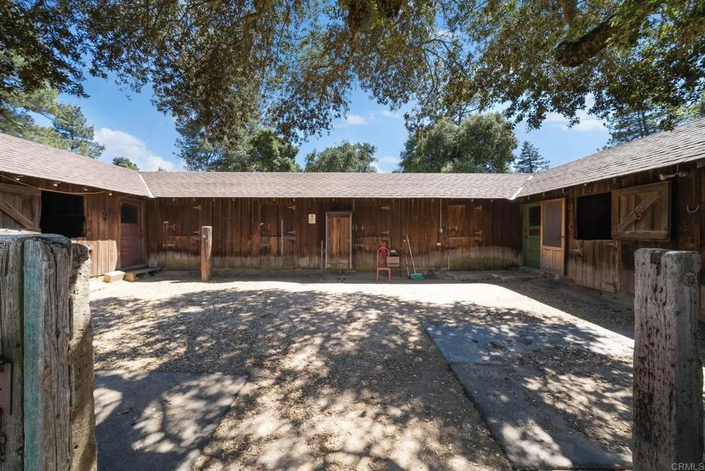 https://cdn.realtyfeed.com/cdn/127/306337985/f108b7f32d2e8897bbca619e9885b681.webp