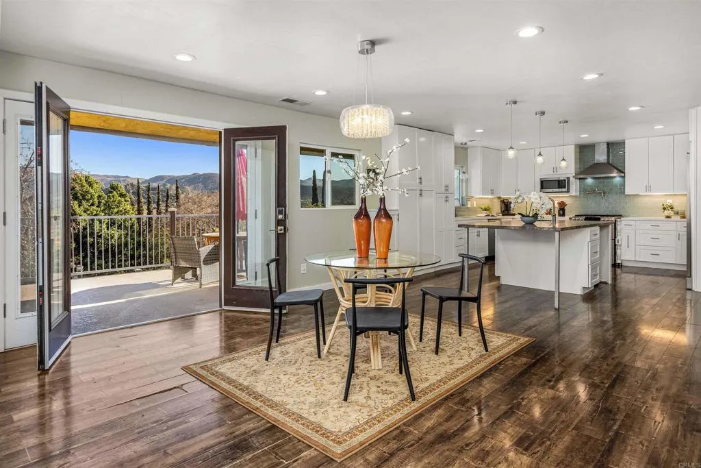https://cdn.realtyfeed.com/cdn/127/306338345/c63cb660e00958ac68fd12b37e0fdc61.webp