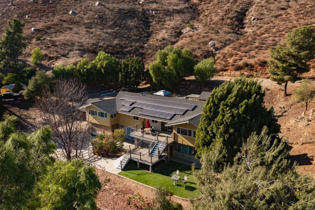https://cdn.realtyfeed.com/cdn/127/306338345/da49f2677724f7121f93b0458e215df2.webp