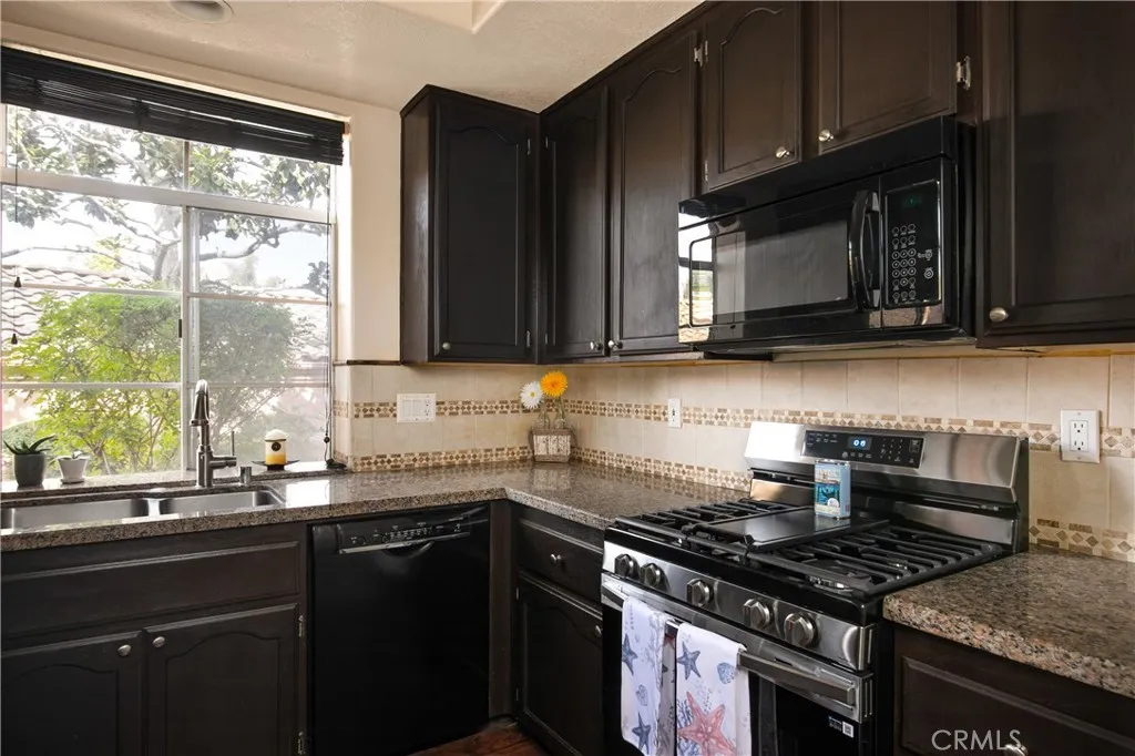 https://cdn.realtyfeed.com/cdn/127/306338581/78a965bfa446bf0f7d7bdfc1ba66028e.webp