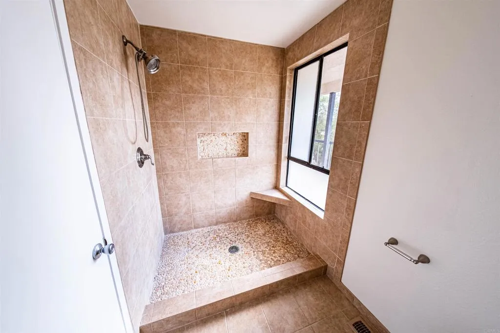 Photo #10: PTP2500297 Listing: Photo #10