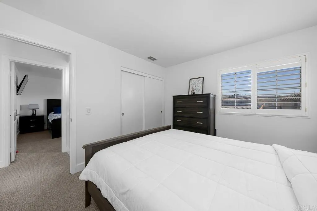 https://cdn.realtyfeed.com/cdn/127/306340556/8f14a4cf63318f4a4ee0ffb6fea188a4.webp