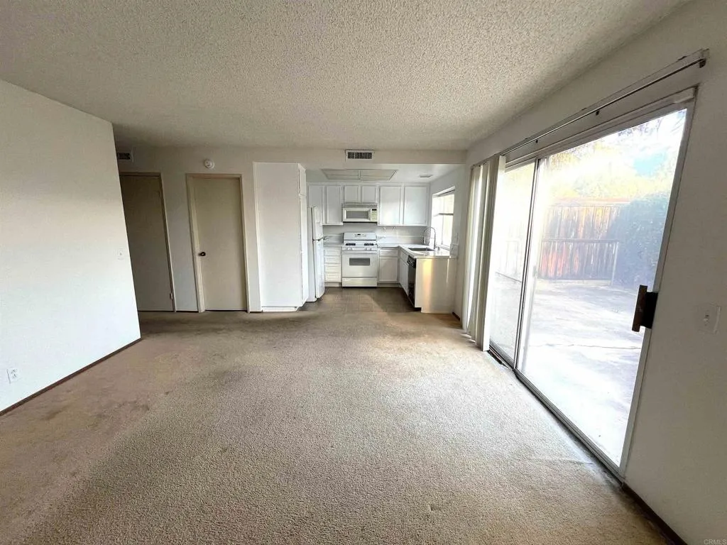 Photo #6: PTP2500373 Listing 