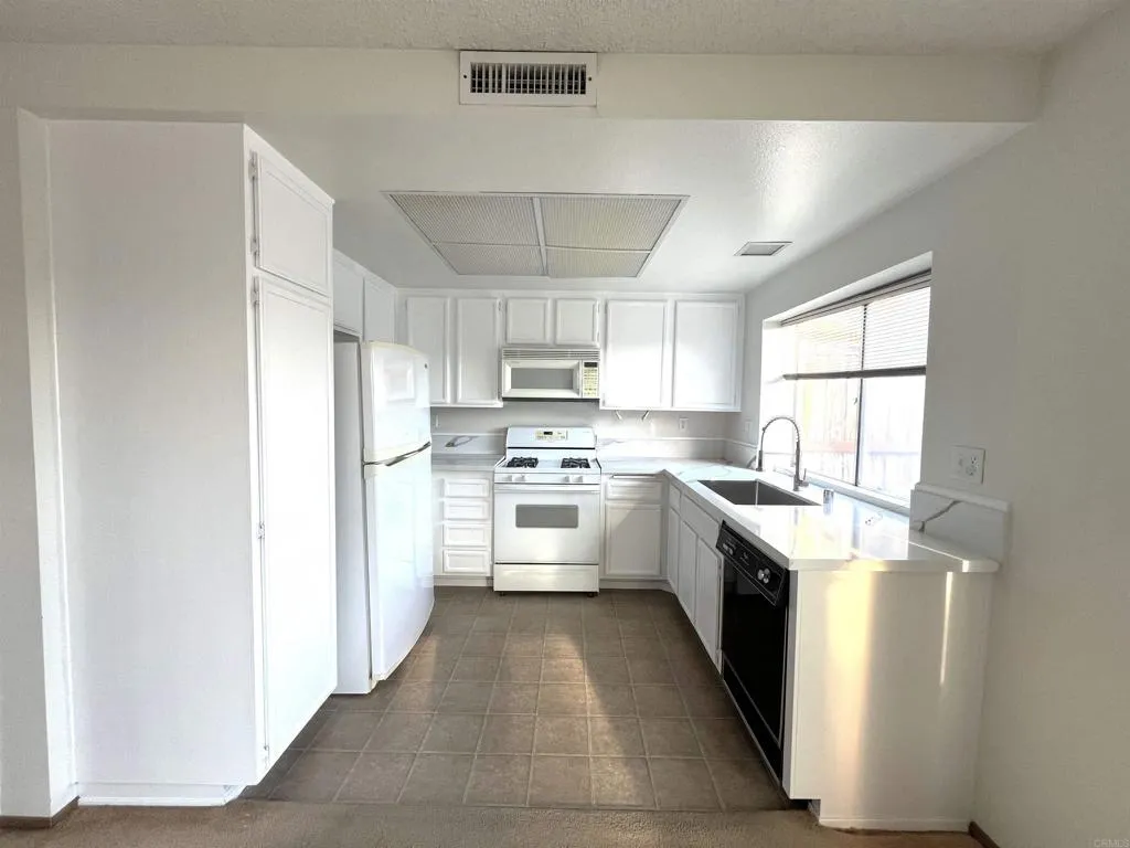 Photo #4: PTP2500373 Listing 