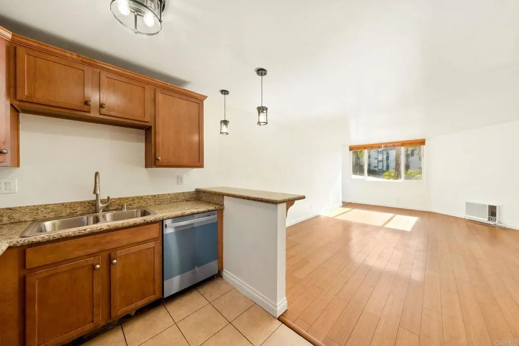 https://cdn.realtyfeed.com/cdn/127/306343585/a611aad0db6384dbca7df2796ff17993.webp