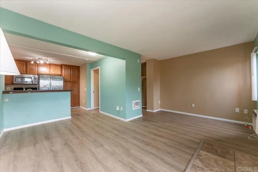 https://cdn.realtyfeed.com/cdn/127/306343681/28f321c8343f0613b2a67325b7ebfd35.webp