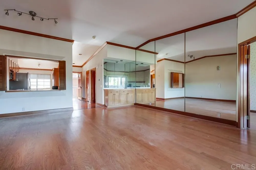 https://cdn.realtyfeed.com/cdn/127/306344069/f06c934f87c5623b81f01285c918af79.webp