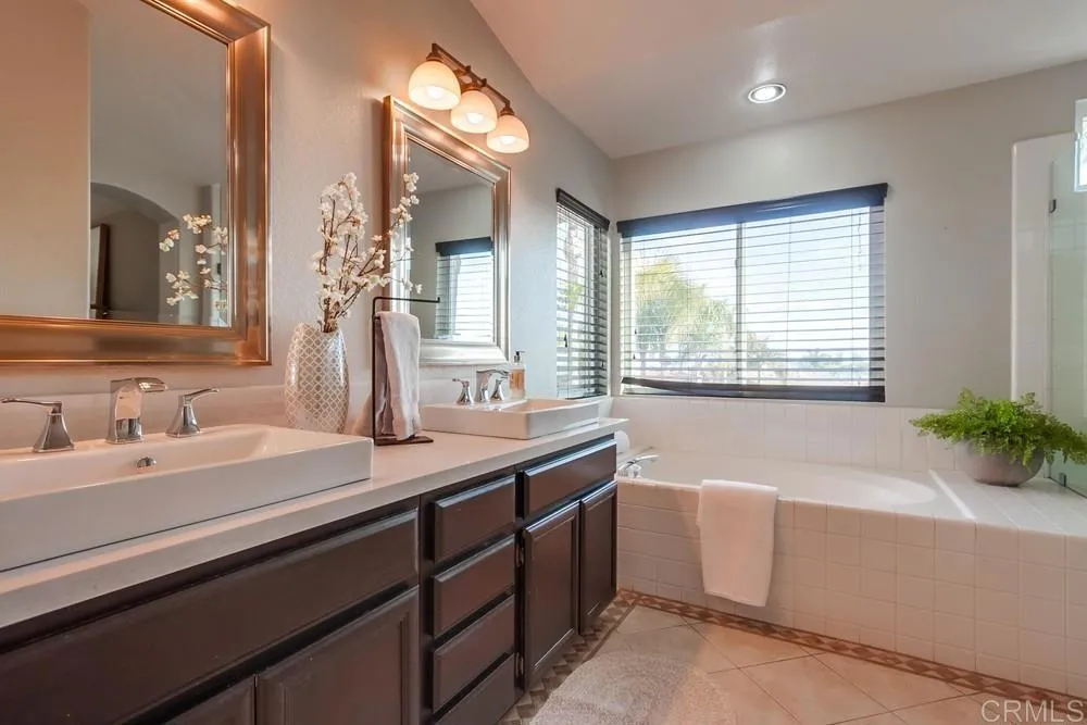 https://cdn.realtyfeed.com/cdn/127/306344109/aaac6845c1b45de21327246bb52b72cf.webp