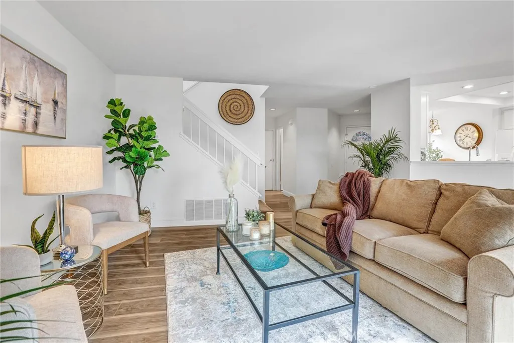 Photo #5: OC25011958 Listing 
