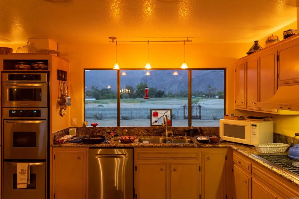 https://cdn.realtyfeed.com/cdn/127/306345795/4fb91a216ccc656ee175c07cb8293034.webp