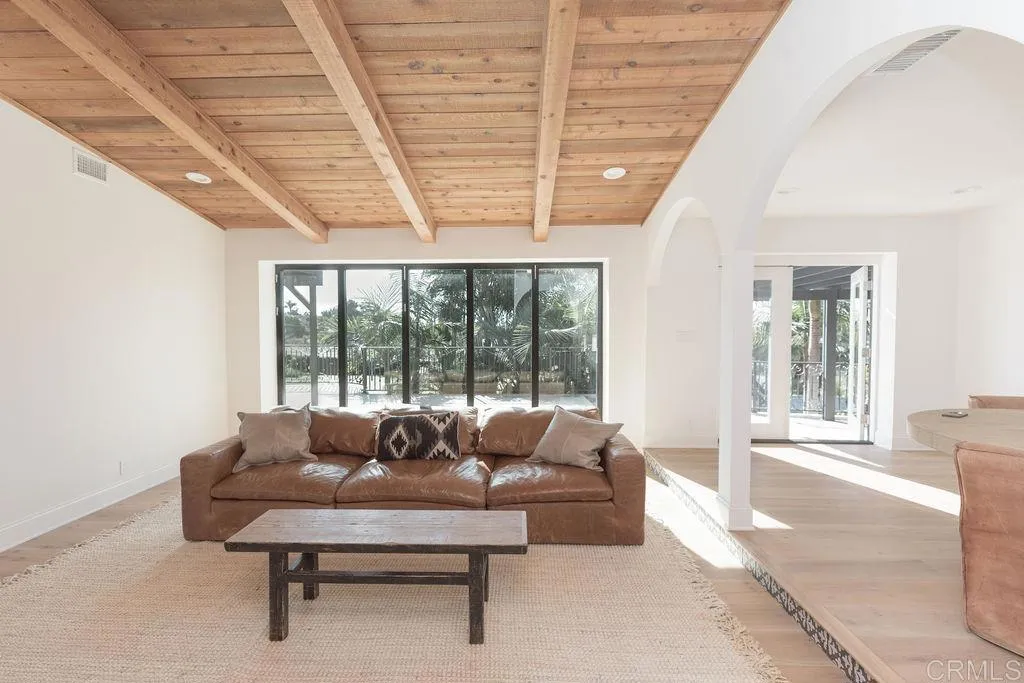 https://cdn.realtyfeed.com/cdn/127/306346423/990d21403597eab6f115dccd0c164c24.webp