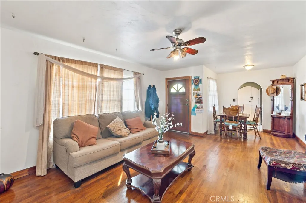 https://cdn.realtyfeed.com/cdn/127/306347095/116666ed1ffd299ac1f0a0bff6290542.webp