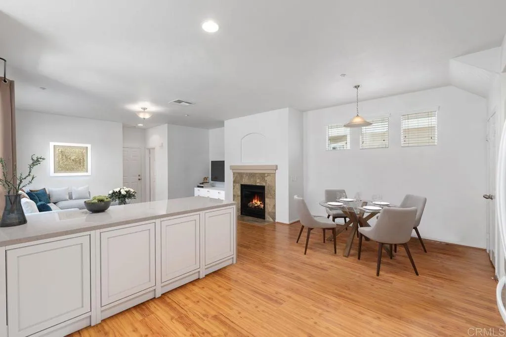 https://cdn.realtyfeed.com/cdn/127/306347182/12e8a0c69269a3eefa2c04d8f131b9c9.webp
