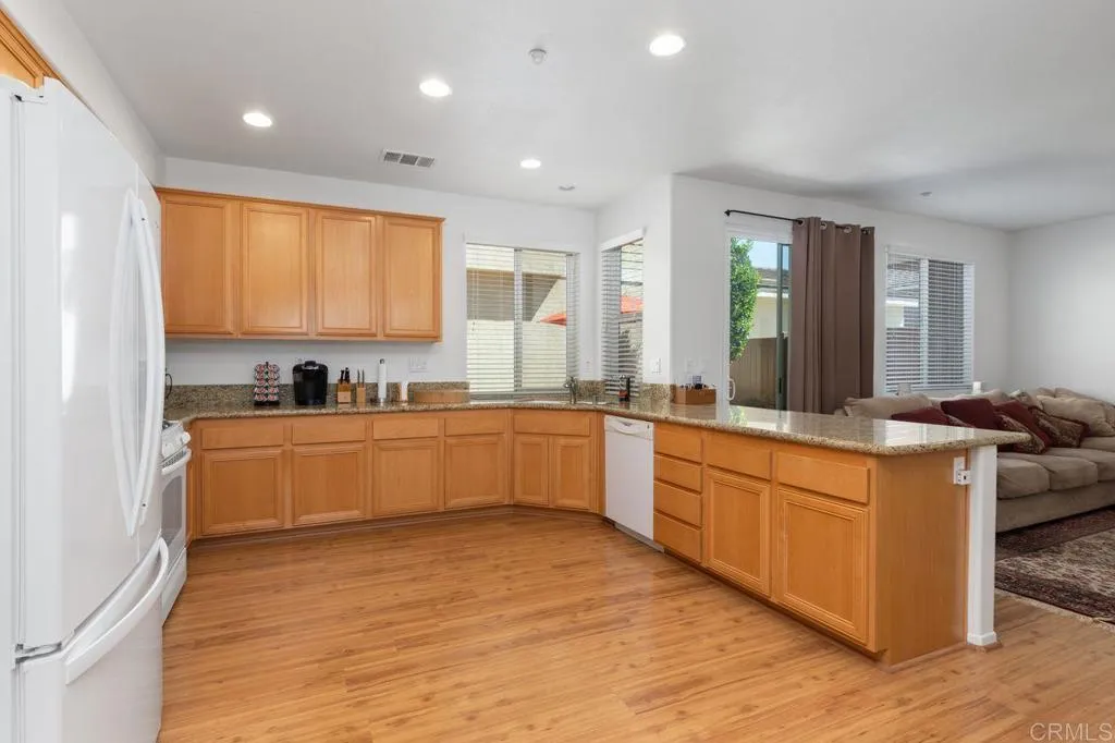 https://cdn.realtyfeed.com/cdn/127/306347182/35d39a0332317ccadf2dbcff6974928d.webp