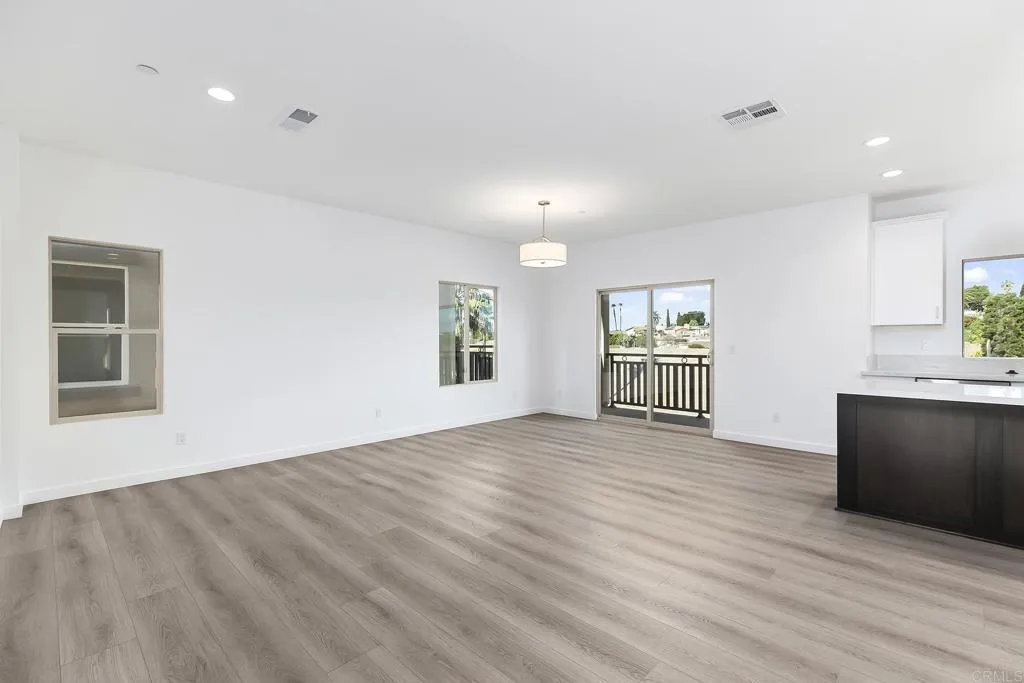 https://cdn.realtyfeed.com/cdn/127/306347655/0510a816061c3b81323baea2ae89cb1b.webp
