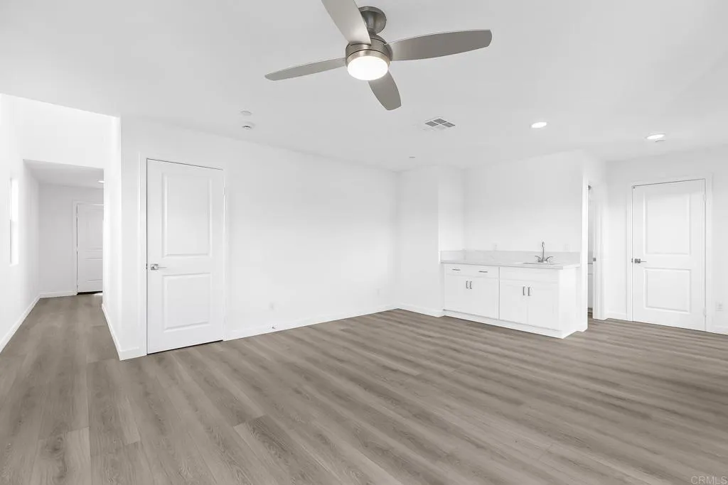 https://cdn.realtyfeed.com/cdn/127/306347655/ce721592edcf6ad80bc69618850e8683.webp