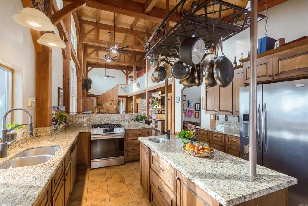 https://cdn.realtyfeed.com/cdn/127/306347909/2d12a3e1807d44d7b2c04f5eabf4a392.webp
