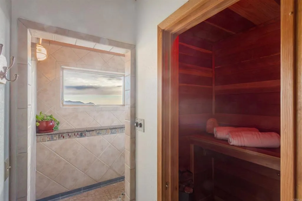 https://cdn.realtyfeed.com/cdn/127/306347909/68e1a50bc5b45551a723f2123b627d64.webp