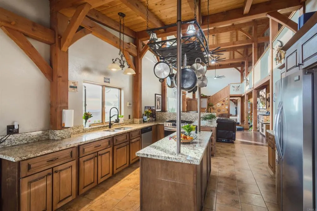 https://cdn.realtyfeed.com/cdn/127/306347909/869d92247e3e85bc249a955be0758da8.webp