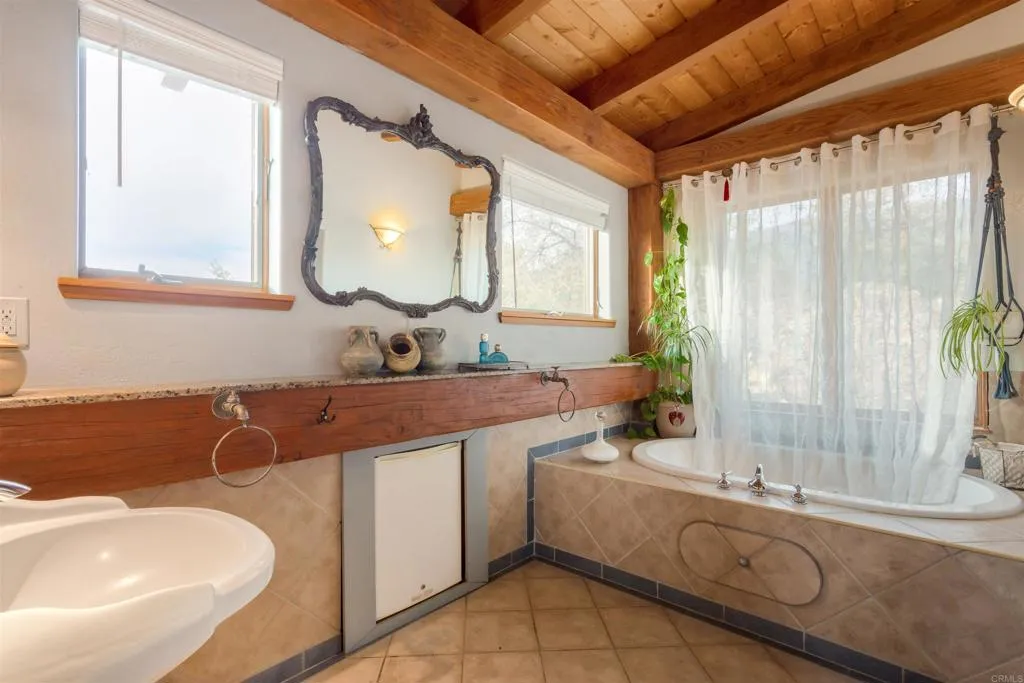 https://cdn.realtyfeed.com/cdn/127/306347909/9bf3ce46c5e6591a19fd8666366beb16.webp