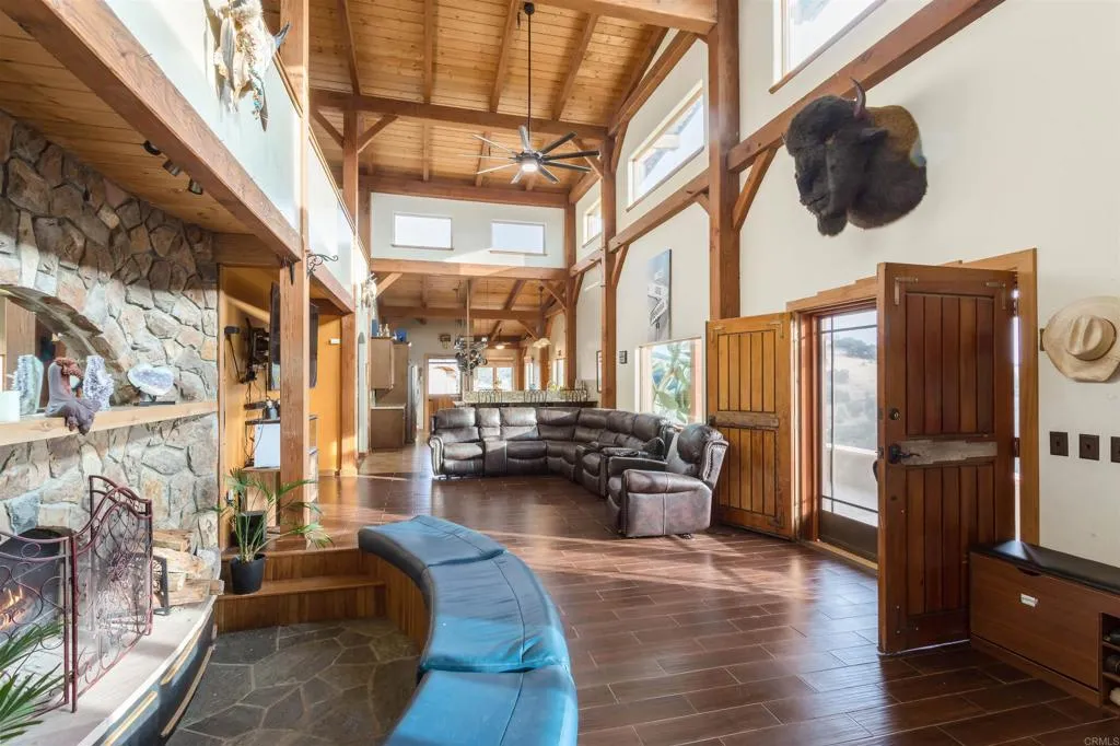 https://cdn.realtyfeed.com/cdn/127/306347909/d5ecb92c5780ba17a4e28b84c9b30fc5.webp