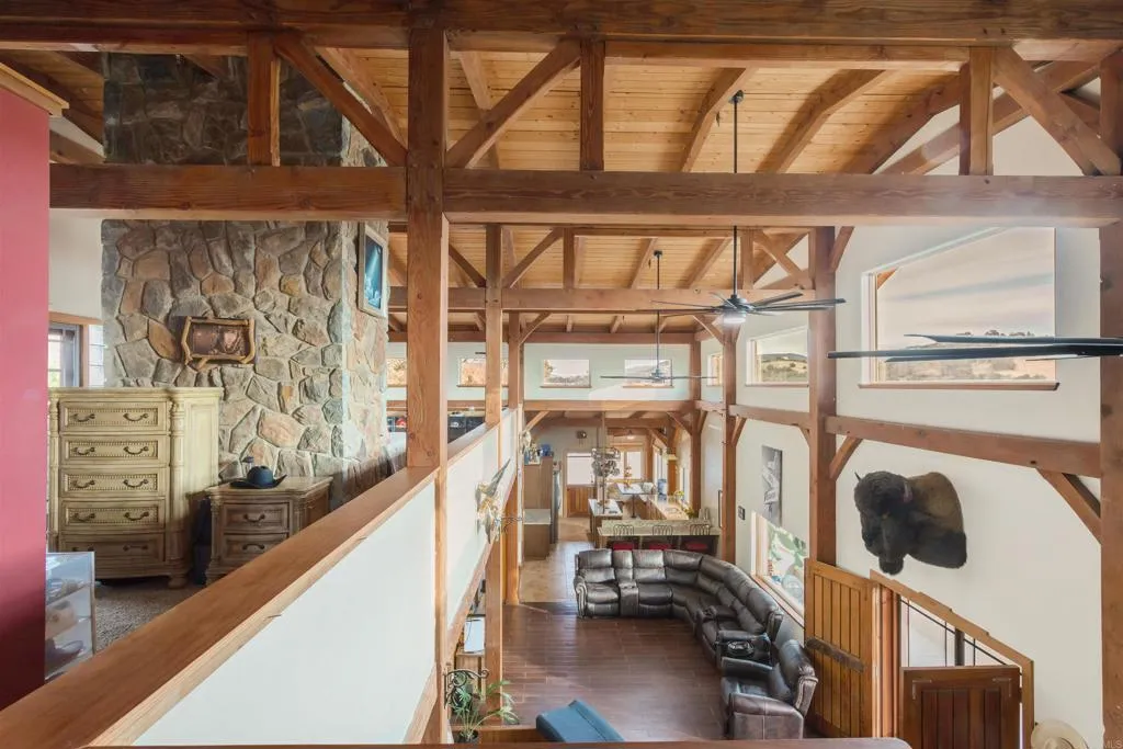 https://cdn.realtyfeed.com/cdn/127/306347909/f1b545106e4c4aa2d955ec897c5c5bf6.webp