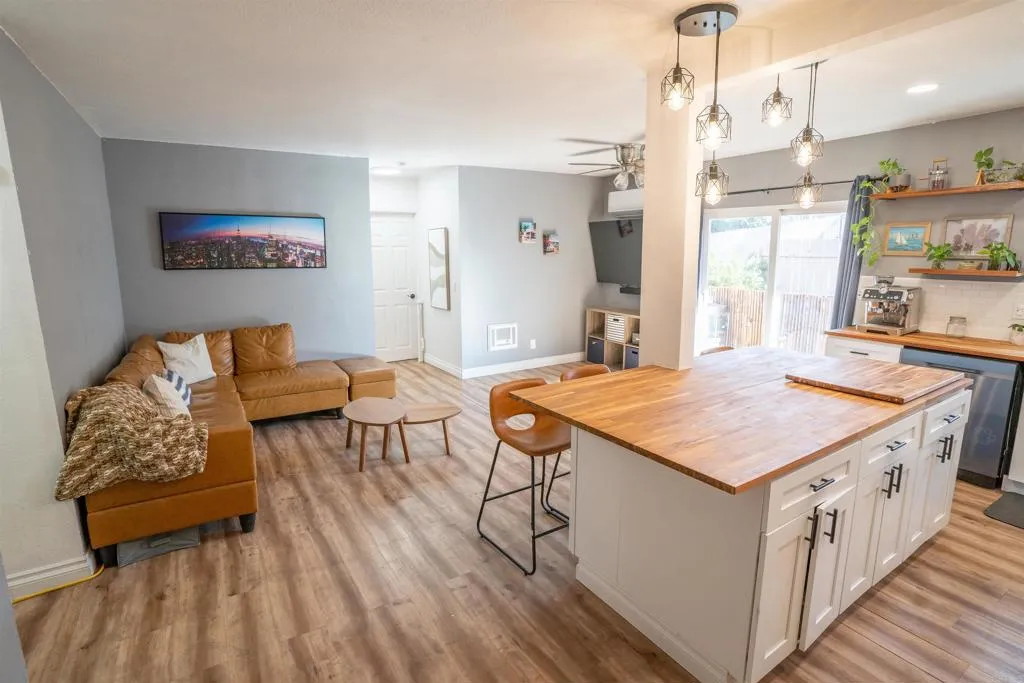 https://cdn.realtyfeed.com/cdn/127/306348408/111d4bd730a291fd5684e915e05e2973.webp