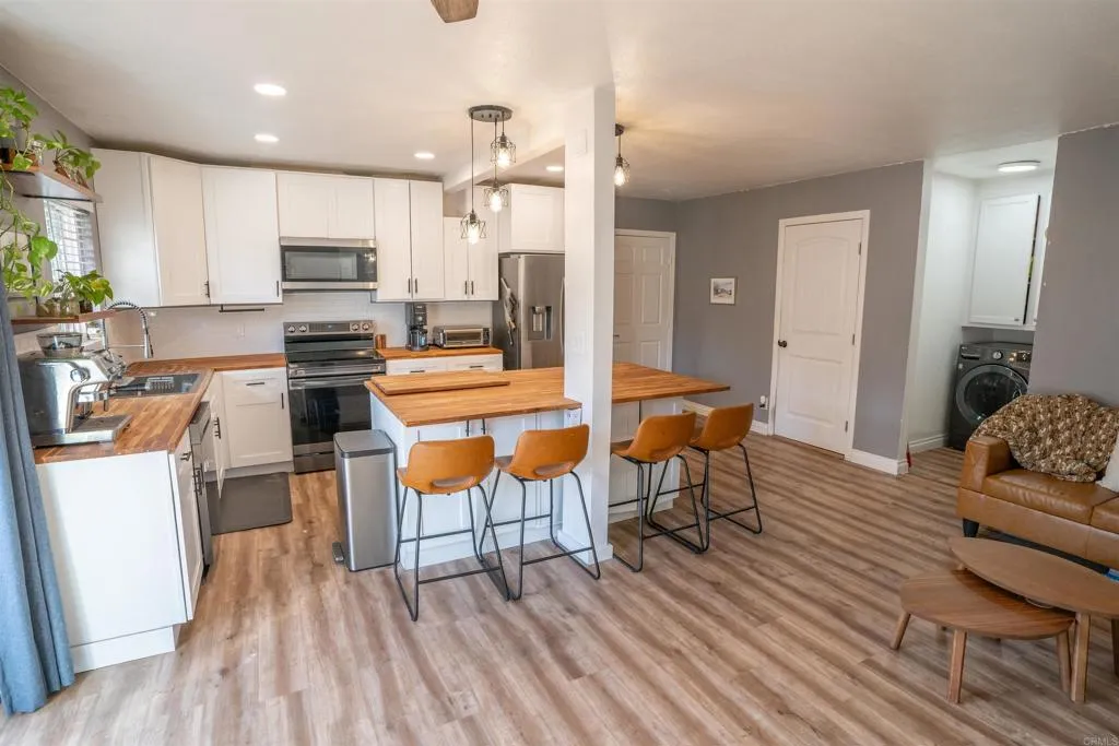 https://cdn.realtyfeed.com/cdn/127/306348408/4263ae4af709af4443154c5b0315afda.webp