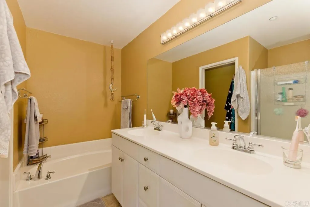 https://cdn.realtyfeed.com/cdn/127/306348672/d0621a12f69216ea59bd644ef6c38d11.webp