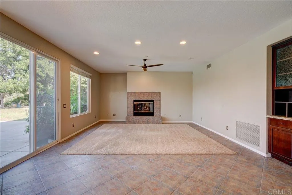 https://cdn.realtyfeed.com/cdn/127/306349424/384b1f2a5c26a113eeb1811f402738b3.webp