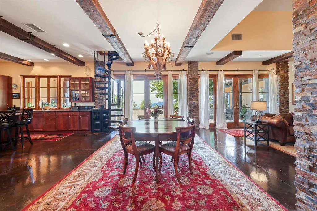 https://cdn.realtyfeed.com/cdn/127/306349466/5a18f1e405087ba61192815cae305b84.webp