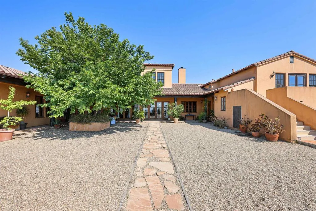 https://cdn.realtyfeed.com/cdn/127/306349466/a90d07fc430615bccb1307f14ac33987.webp