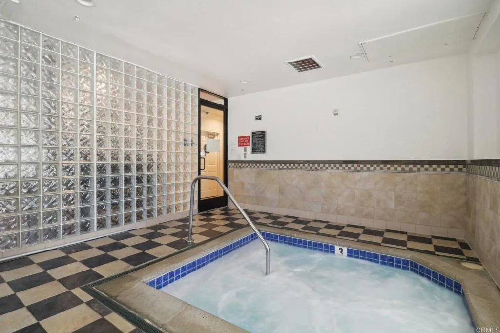 https://cdn.realtyfeed.com/cdn/127/306351413/5b9b52ce4403763e1b458cd7f7e91807.webp