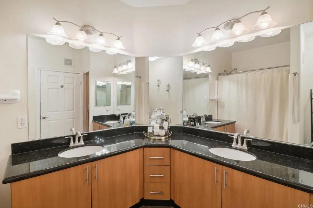 https://cdn.realtyfeed.com/cdn/127/306351413/fc7c799c75bd6bfa751196a326433439.webp