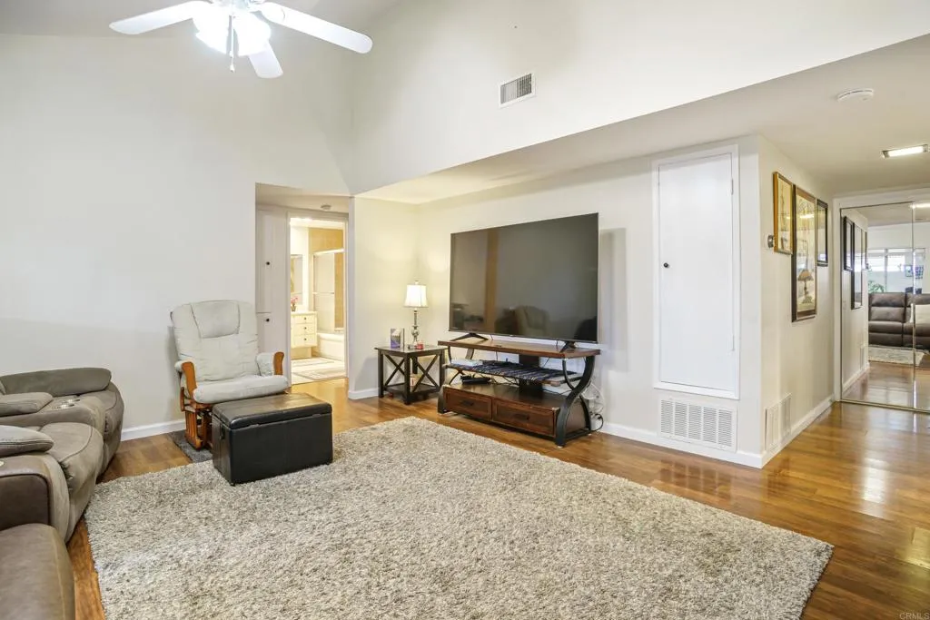 https://cdn.realtyfeed.com/cdn/127/306351535/1afb80c48fba889bffc032a697d23f05.webp