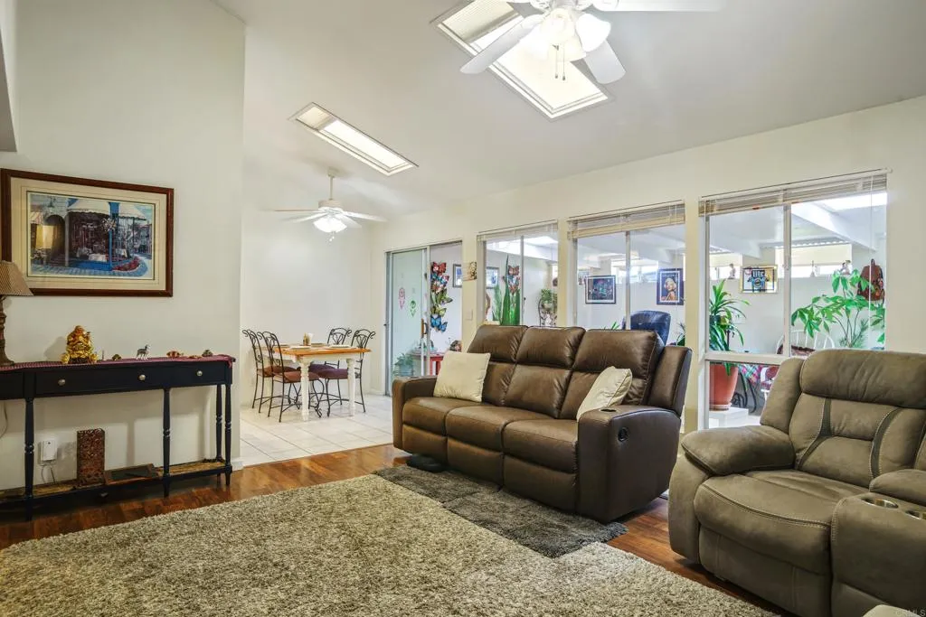 https://cdn.realtyfeed.com/cdn/127/306351535/33ccac4d673cd20d1891e10f5f3971d1.webp