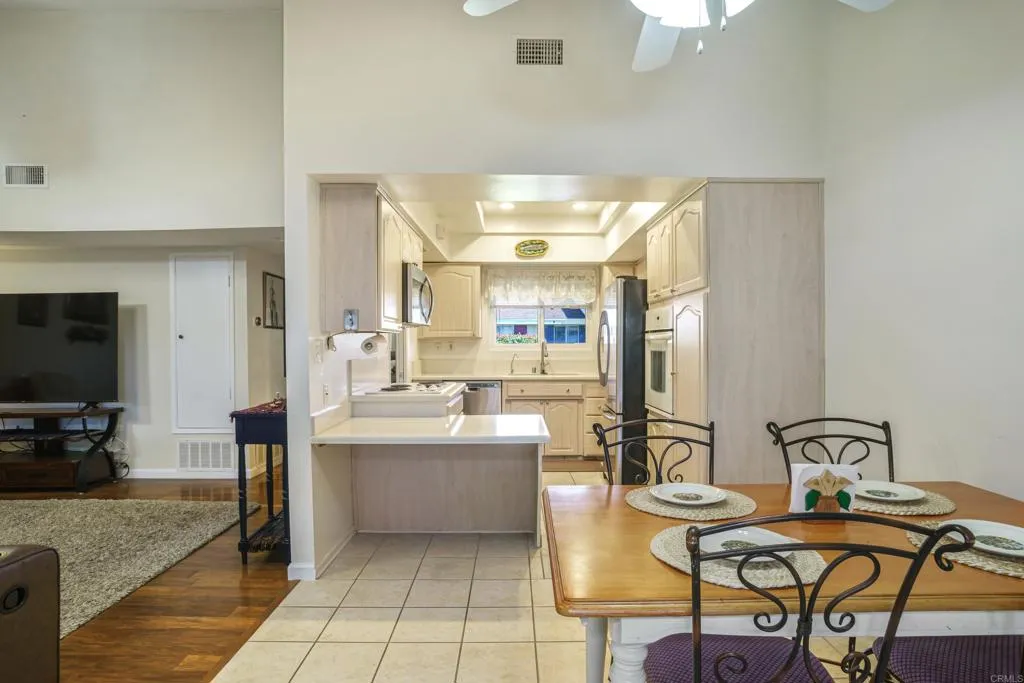 https://cdn.realtyfeed.com/cdn/127/306351535/9db5cca2aa01f34c2c13fc9b840cb063.webp