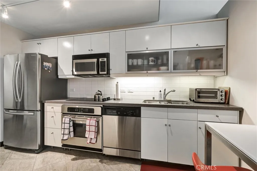 Photo #9: SB25018055 Listing: Photo #9