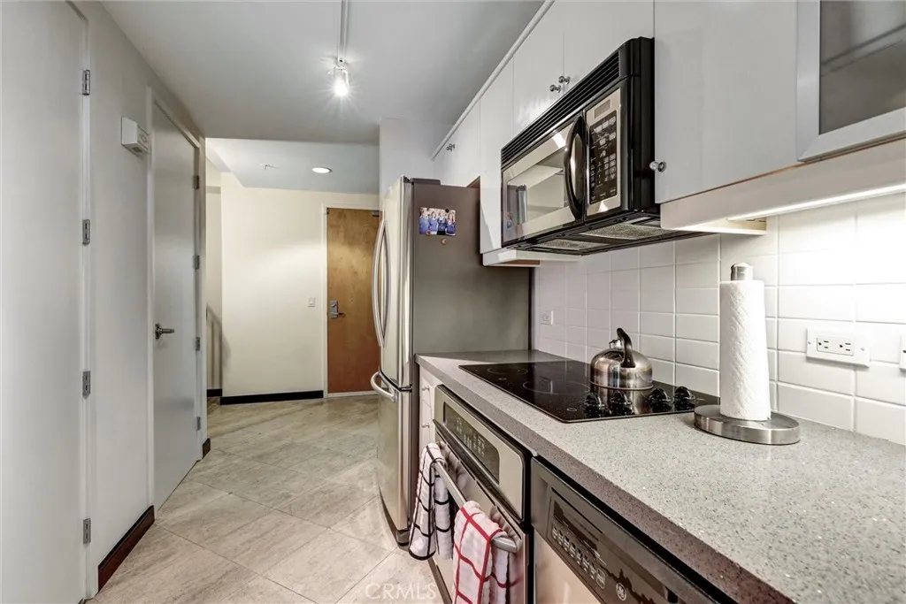 Photo #8: SB25018055 Listing: Photo #8