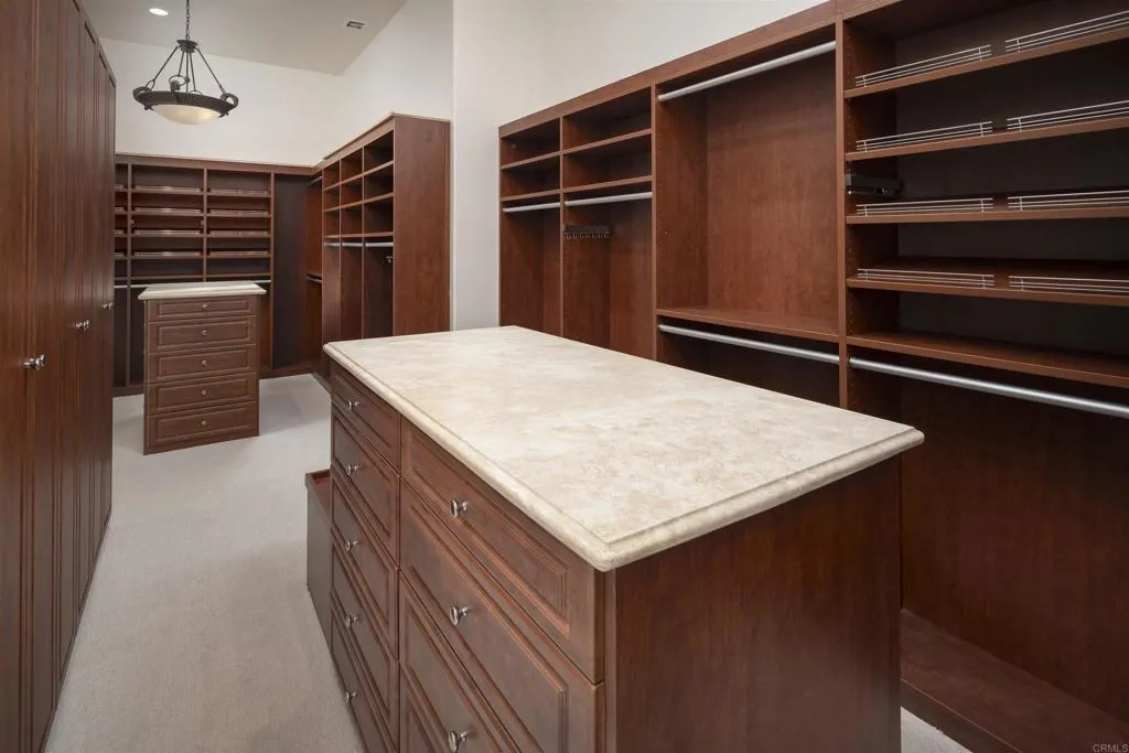 https://cdn.realtyfeed.com/cdn/127/306352235/ef1bd57923c261d407617fcc16190a7f.webp