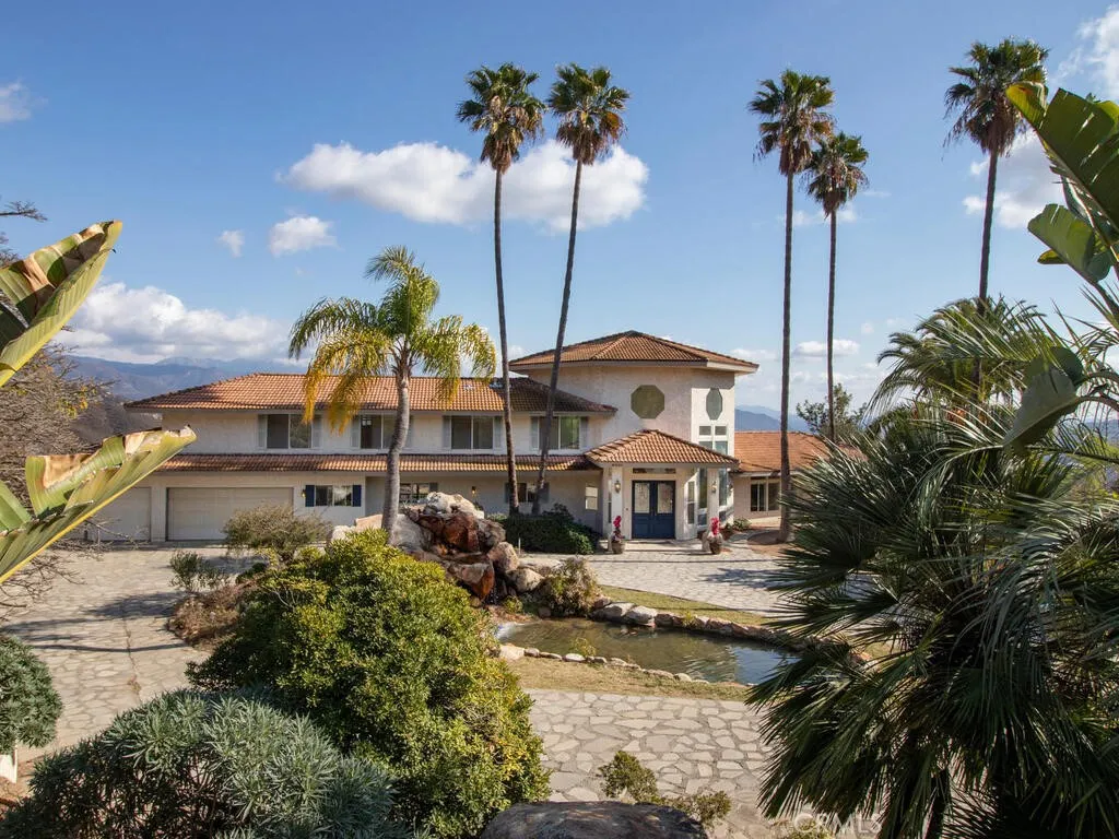https://cdn.realtyfeed.com/cdn/127/306352291/33a74a7f4dde6292cb989ed4c4f4ee42.webp