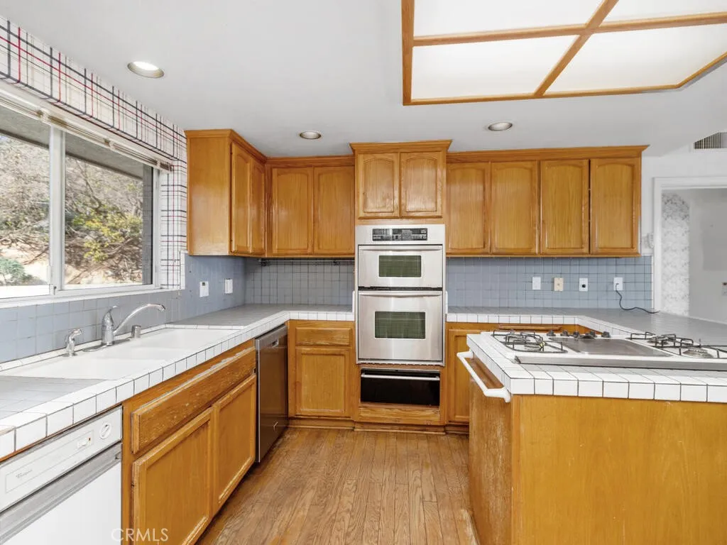 https://cdn.realtyfeed.com/cdn/127/306352291/41c0bec42519ffa7e8bba03c1c72433f.webp