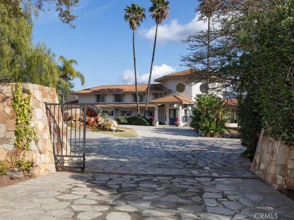 https://cdn.realtyfeed.com/cdn/127/306352291/c6d4b438c3b7a58b4ae2bd82e5c92127.webp