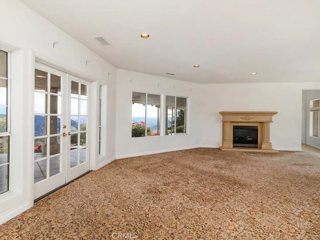 https://cdn.realtyfeed.com/cdn/127/306352291/e21c4cc1452d144671ead8d7f0c6679b.webp