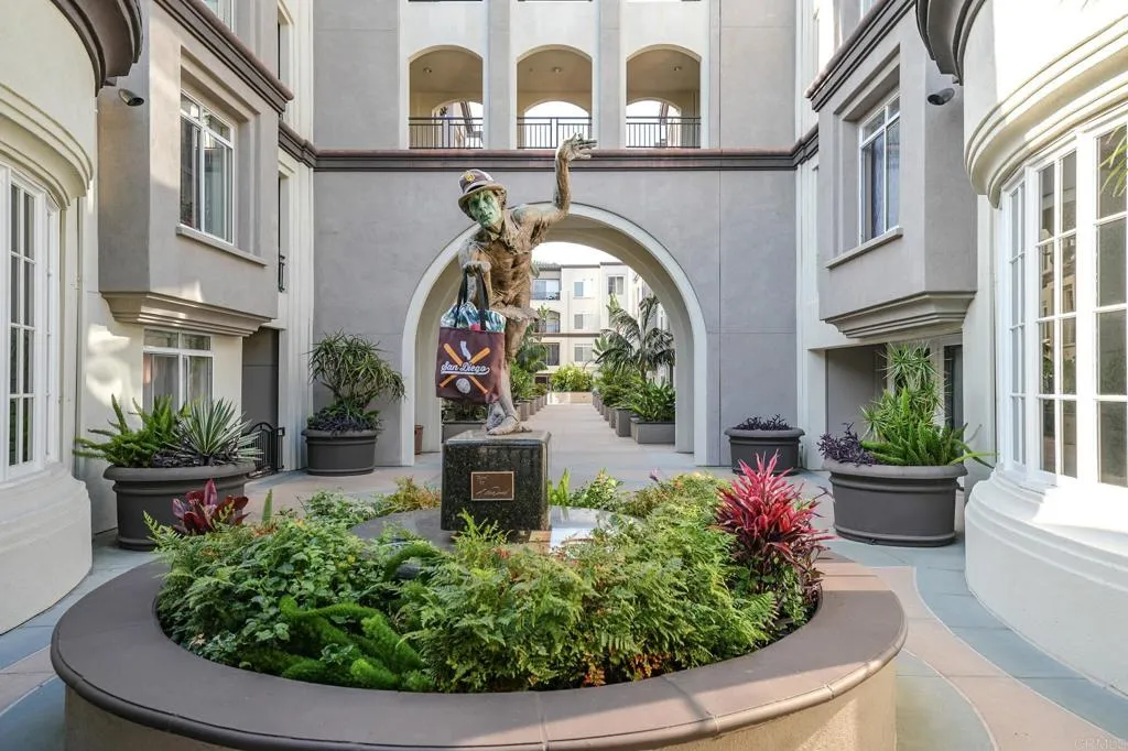 https://cdn.realtyfeed.com/cdn/127/306352588/d7ba041e2908a797efe75cb4fae73362.webp