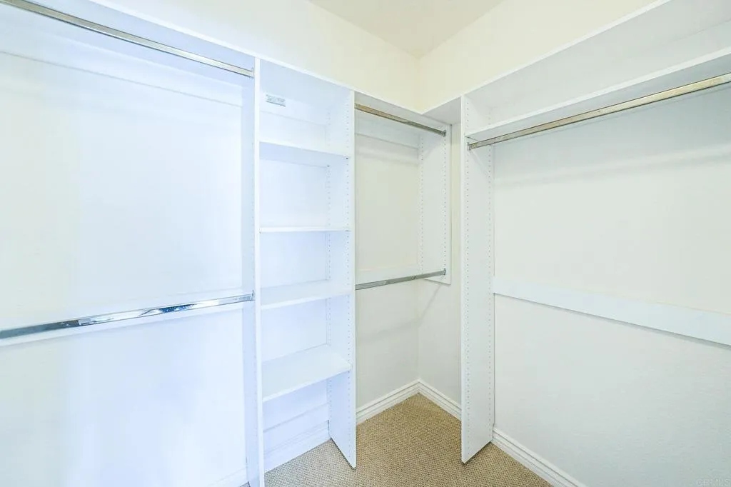 https://cdn.realtyfeed.com/cdn/127/306352588/dcbf9e983e147b23bacdc9988017ff66.webp