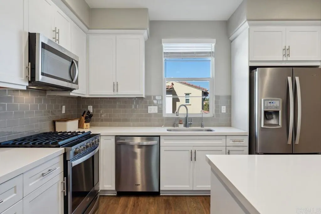 https://cdn.realtyfeed.com/cdn/127/306352733/ad7638f218a9419876bf05af6976068d.webp