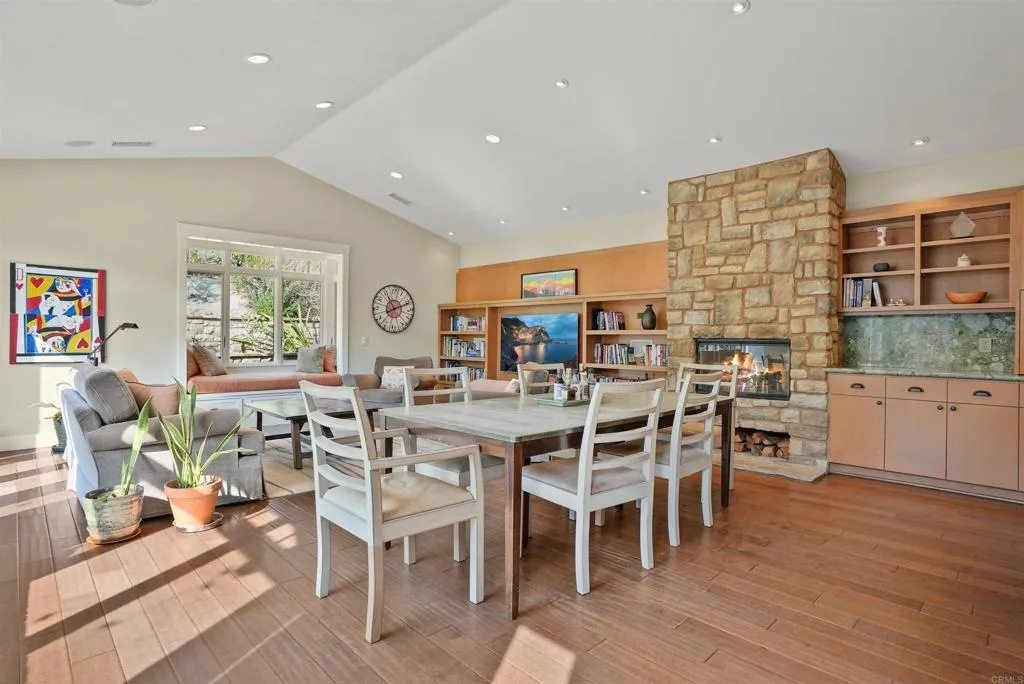 https://cdn.realtyfeed.com/cdn/127/306353090/3883070b61f004961685386842bc28a5.webp